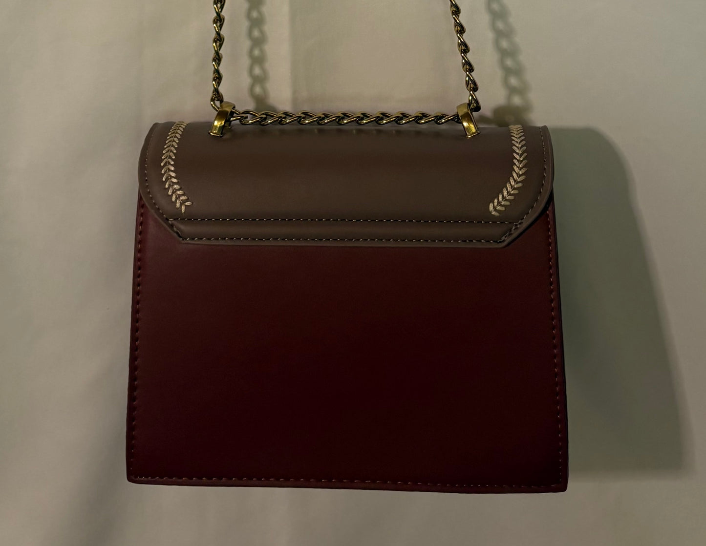 Vassana Gahon: Vintage Gold Bee