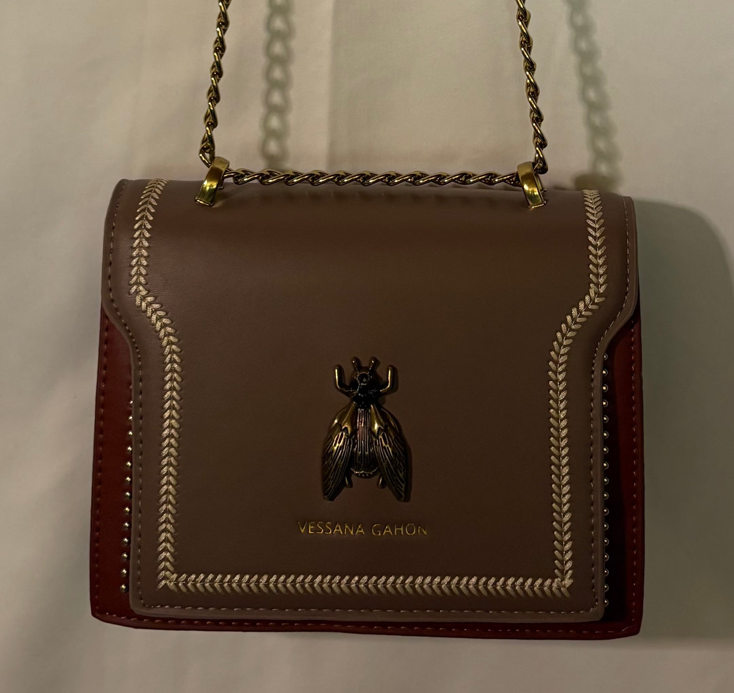 Vassana Gahon: Vintage Gold Bee
